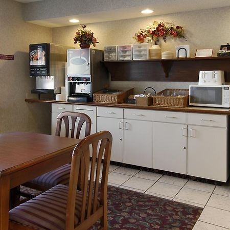 Hotel Baymont By Wyndham Dowagiac Restaurante foto