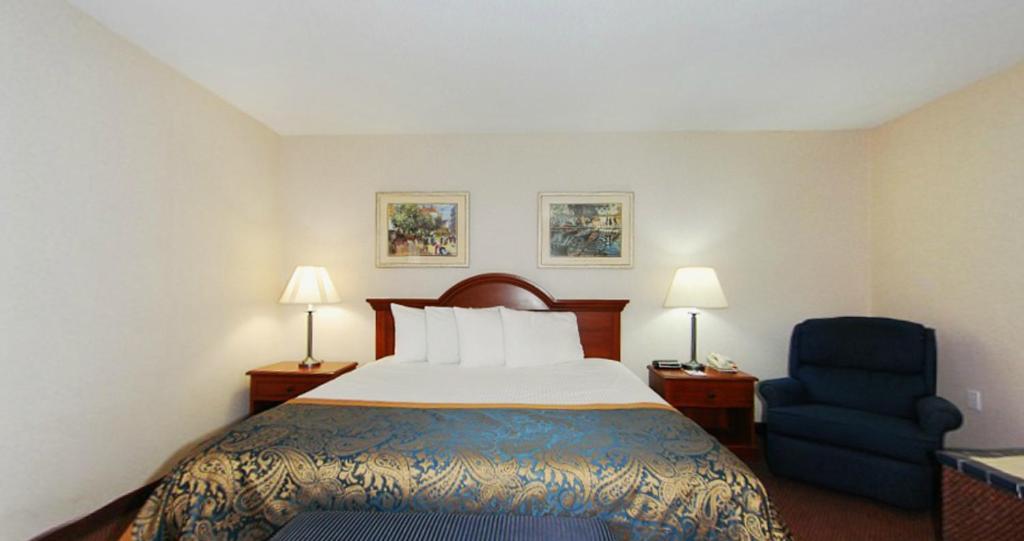 Hotel Baymont By Wyndham Dowagiac Habitación foto