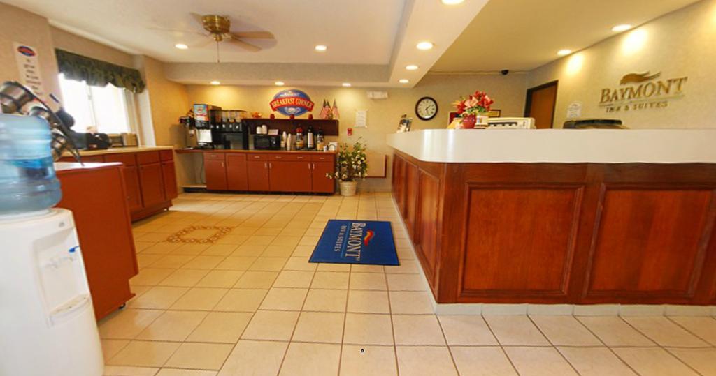 Hotel Baymont By Wyndham Dowagiac Exterior foto